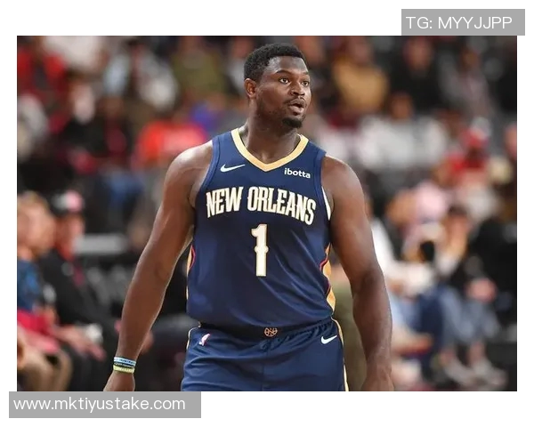 小吧观赛快船对阵鹈鹕主场赠送保罗快船10时期球衣给每位球迷