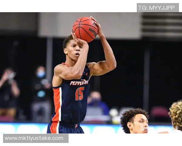 爱德华兹首节表现抢眼9投4中砍下12分并贡献前场板与防守数据 爱德华兹首节表现抢眼9投4中砍下12分并贡献前场板与防守数据