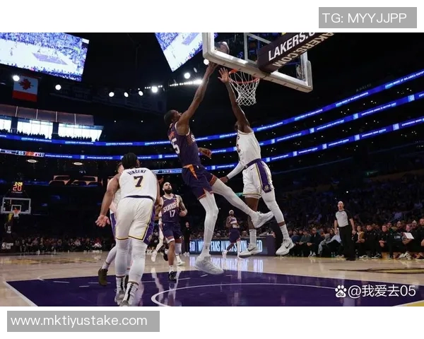 巴特勒半场表现抢眼17分钟内贡献12分2板3助2断展现强大杀伤力