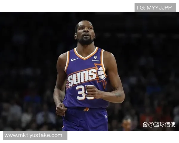 杜兰特半场表现稳定得分10分三分球未能命中展现全能能力