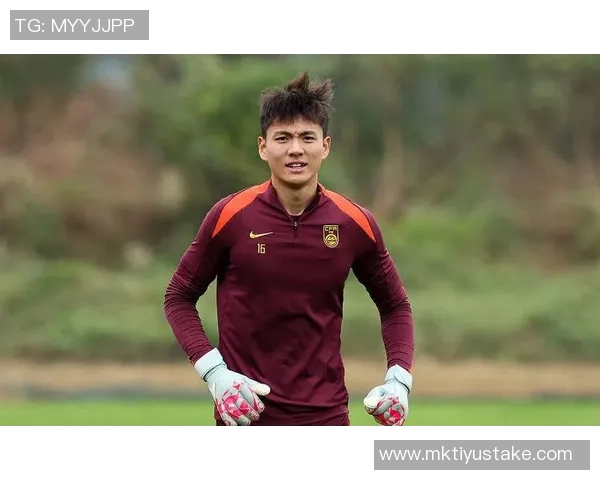 深圳新鹏城对青岛西海岸门将李昊表现出浓厚兴趣并已开始接触谈判 深圳新鹏城对青岛西海岸门将李昊表现出浓厚兴趣并已开始接触谈判